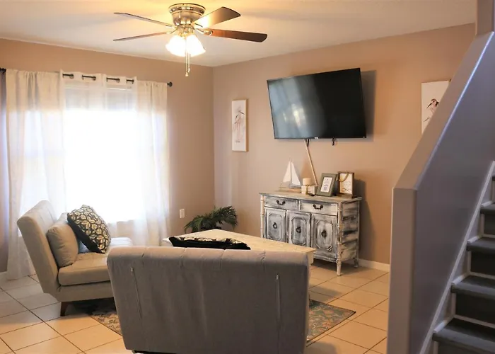 Beachside Serenity Escape - Private 3Br And 2Ba, Dog Friendly Duplex Oasis, Steps To Shore!