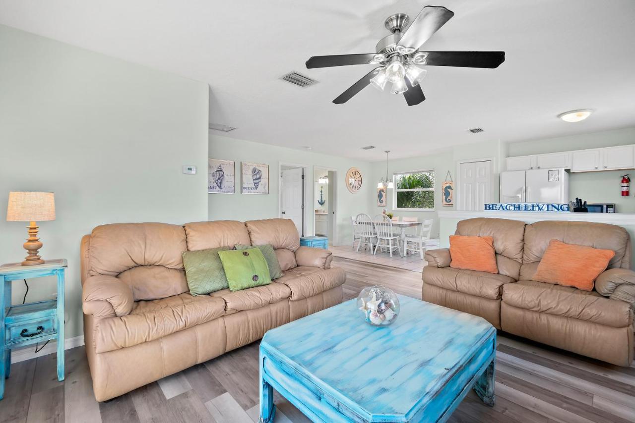Beachside Serenity Escape - Private 3br And 2ba, Dog Friendly Duplex Oasis, Steps To Shore! Holiday home *