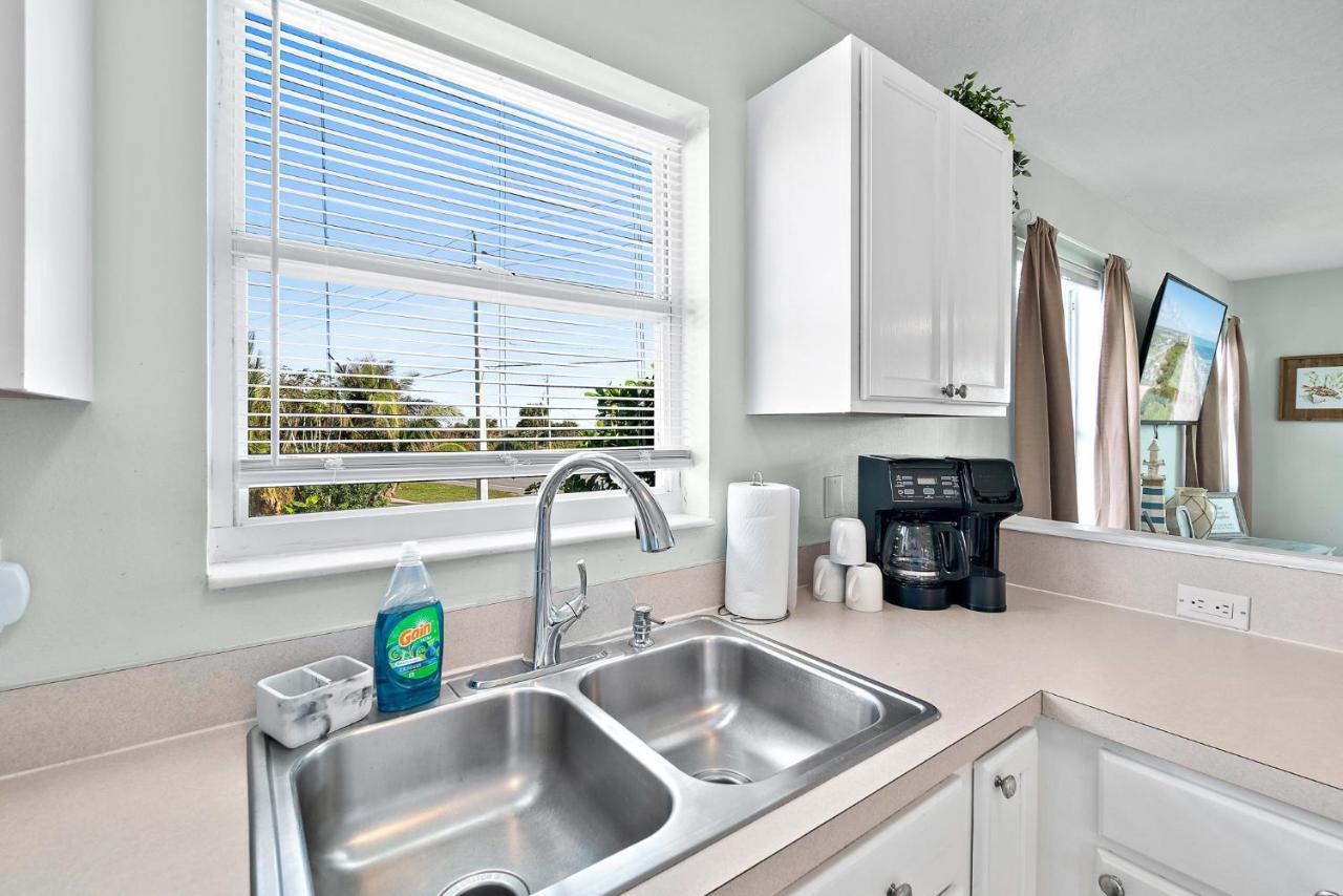 Beachside Serenity Escape - Private 3br And 2ba, Dog Friendly Duplex Oasis, Steps To Shore! Hébergement de vacances