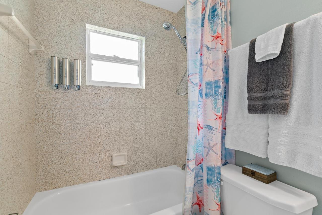 Beachside Serenity Escape - Private 3br And 2ba, Dog Friendly Duplex Oasis, Steps To Shore! Hébergement de vacances