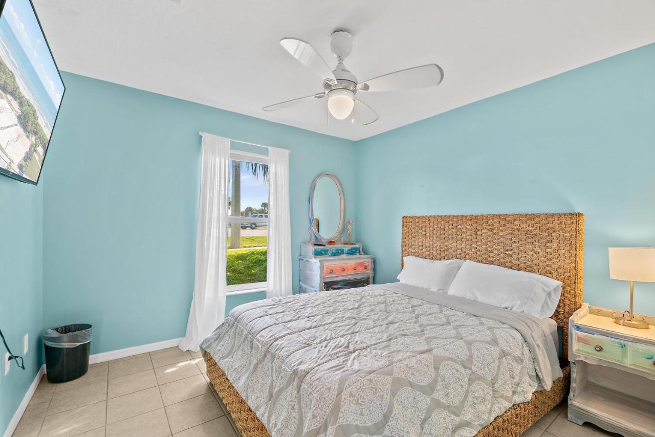 Hébergement de vacances Beachside Serenity Escape - Private 3br And 2ba, Dog Friendly Duplex Oasis, Steps To Shore!
