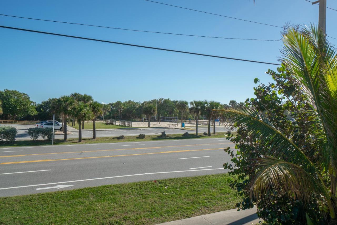 Beachside Serenity Escape - Private 3br And 2ba, Dog Friendly Duplex Oasis, Steps To Shore! Hébergement de vacances *